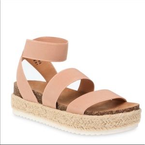 NWT Strap platform sandals